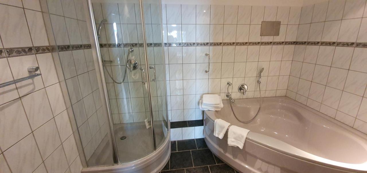 Hotel Zur Krone ฮาเมลน์ ภายนอก รูปภาพ